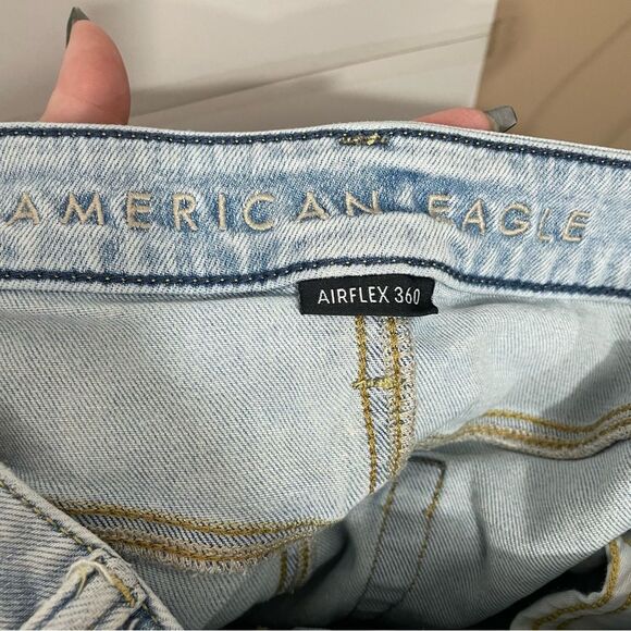 American Eagle 34x34 Light Wash Distressed Jeans - Picture 6 of 6